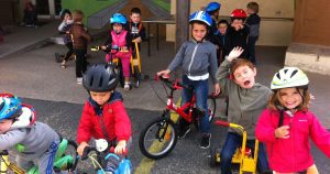 Activité vélos à l'accueil de loisirs Acti'Mômes de L'Herbergement