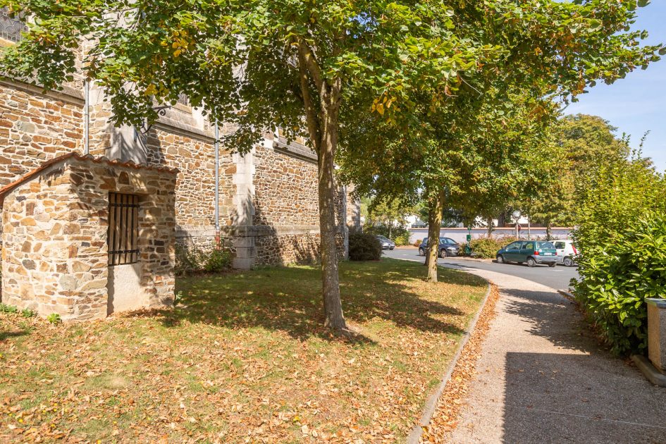 autour de l'église