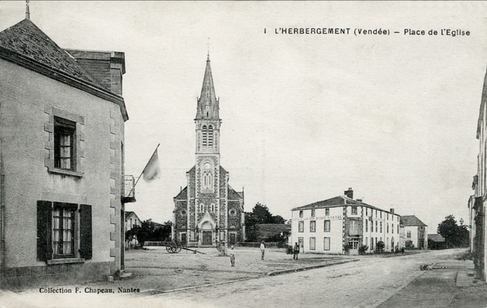 L'Herbergement Route de Montaigu et église