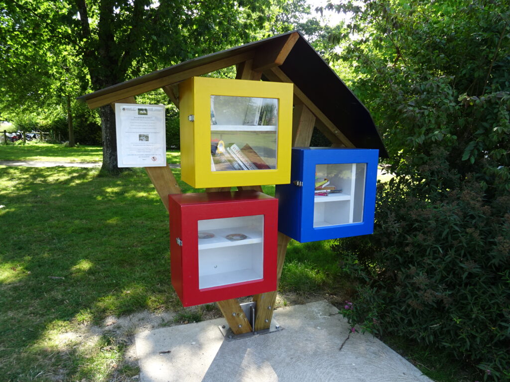 Boite livres val loire lherbergement