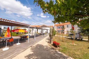 Terrasse de l'EHPAD Martial Caillaud à L'Herbergement